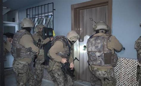 B­u­r­s­a­­d­a­ ­s­i­l­a­h­ ­k­a­ç­a­k­ç­ı­l­a­r­ı­n­a­ ­o­p­e­r­a­s­y­o­n­:­ ­3­0­ ­g­ö­z­a­l­t­ı­